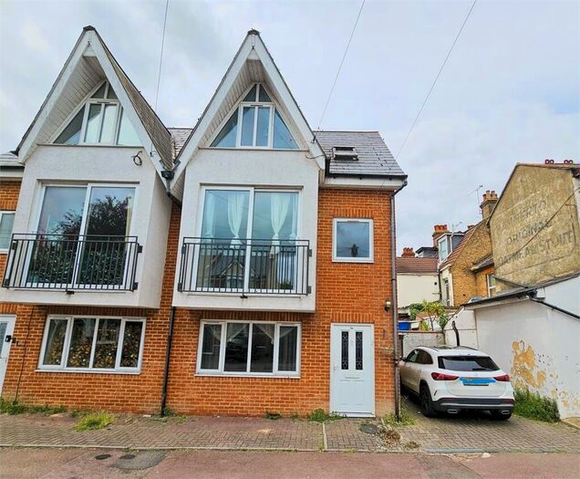 2 Bedroom Semi-Detached House To Rent In Woodfield Road, Leigh On Sea, Leigh On Sea, SS9