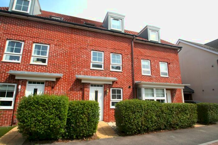3 Bedroom Terraced House To Rent In Overton Road, Worthing, BN13