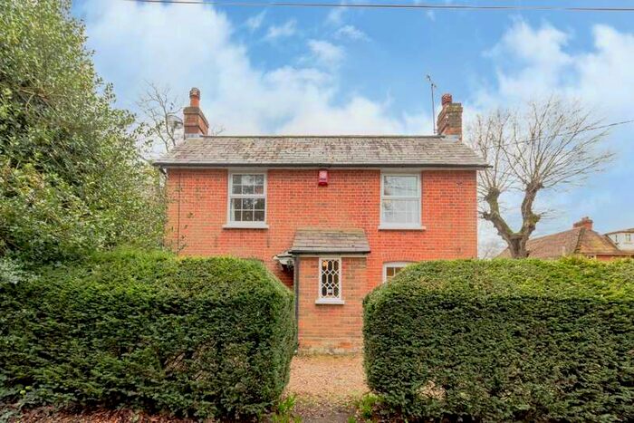 4 Bedroom Detached House For Sale In Bishopswood Lane Tadley, RG26