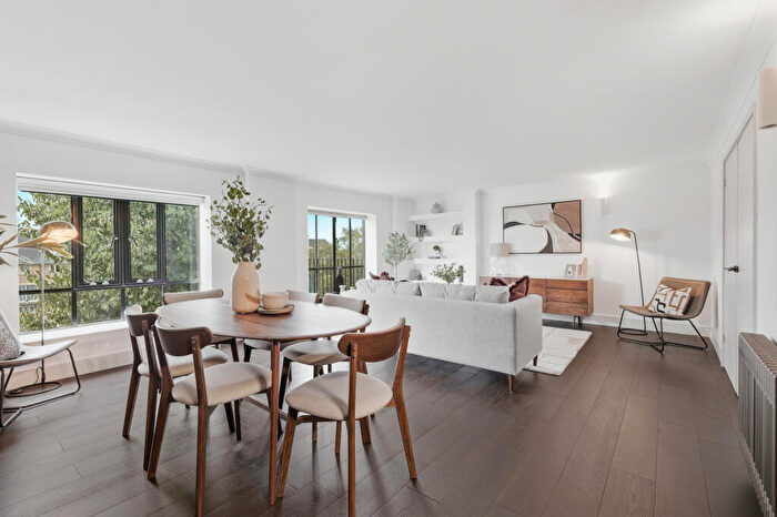 2 Bedroom Flat For Sale In Slipway House, Burrells Wharf, Canary Wharf, E14