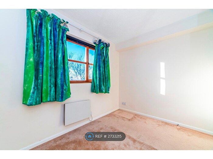 1 Bedroom Flat To Rent In Banner Close, Purfleet, RM19