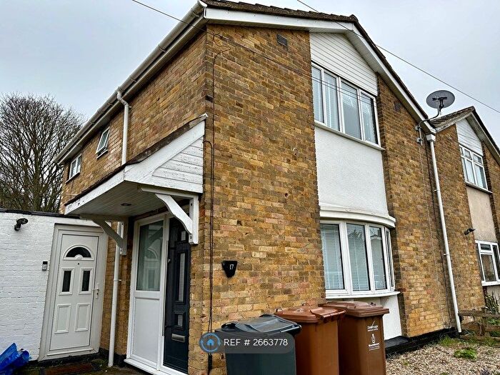 3 Bedroom Semi-detached House To Rent In Hillcrest, Stevenage, SG1