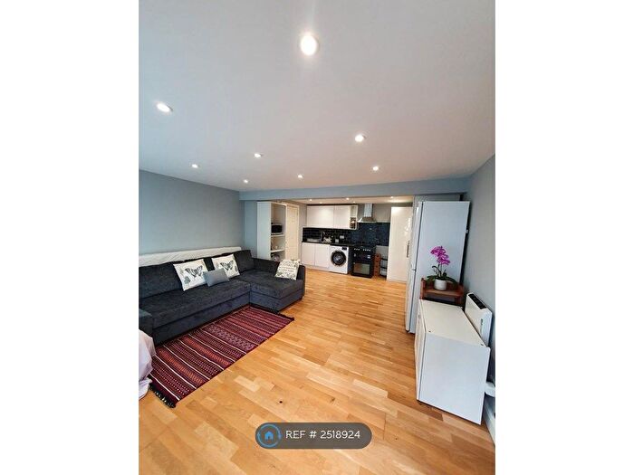 Studio To Rent In Eltham, London, SE9