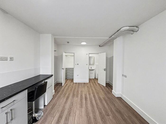 1 Bedroom House Of Multiple Occupation To Rent In Room - Kenton Road, Kenton, Harrow, HA3