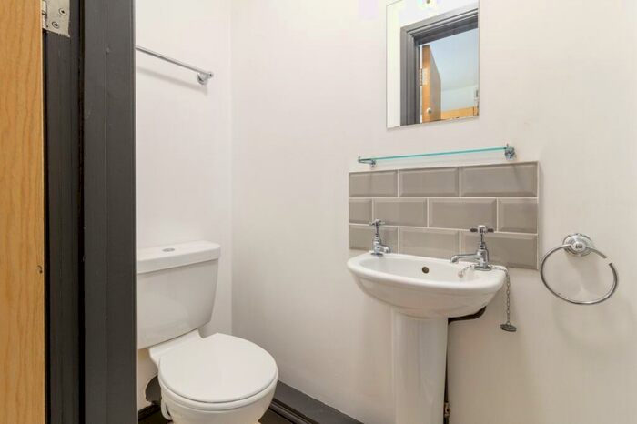 2 Bedroom Flat To Rent In Flat, The Rayner Building, LN5