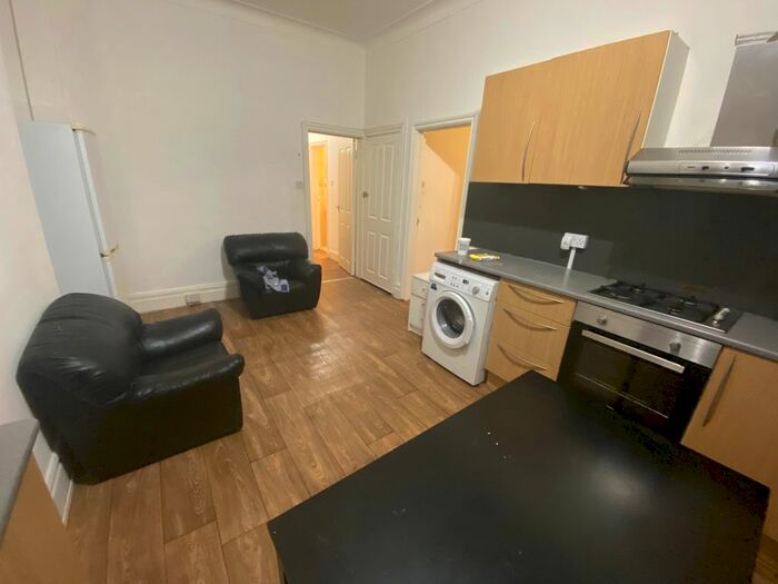 3 Bedroom Flat To Rent In Cranbrook Road, Ilford IG1