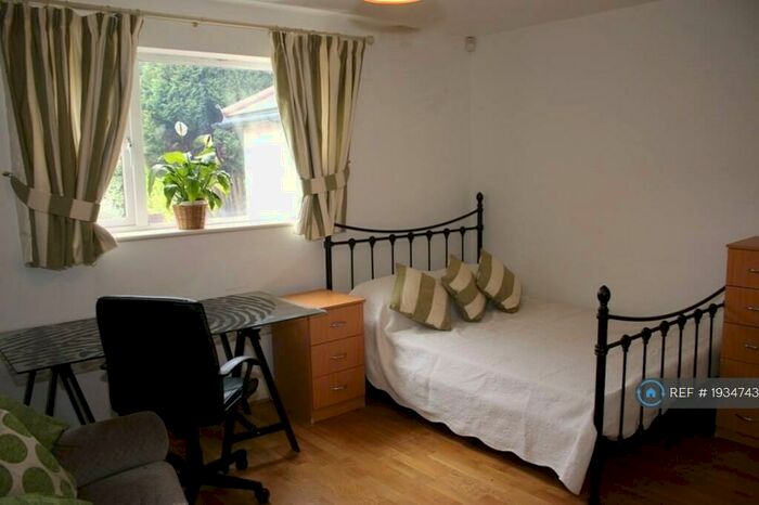 5 Bedroom Semi-Detached House To Rent In Mayfield Rd, Southampton, SO17