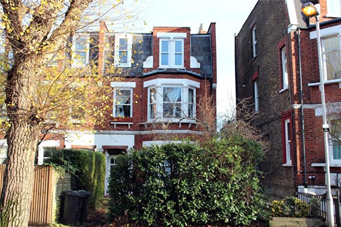 2 Bedroom Apartment For Sale In Coppetts Road, London, N10