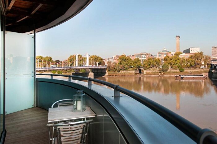 1 Bedroom Apartment To Rent In Howard Building, Queenstown Road, London, SW11