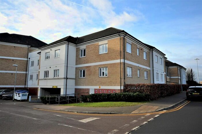 2 Bedroom Flat To Rent In Hales Court, Ley Farm Close, Watford, WD25