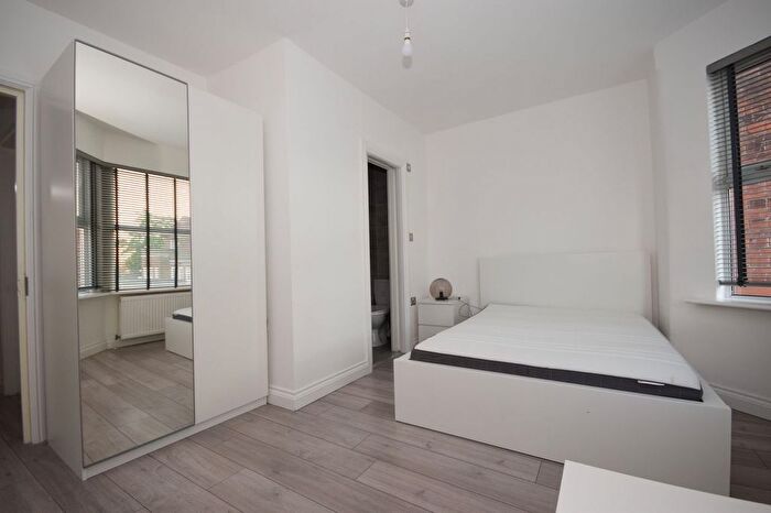 5 Bedroom Property To Rent In Room, Rosslyn Crescent, HA1