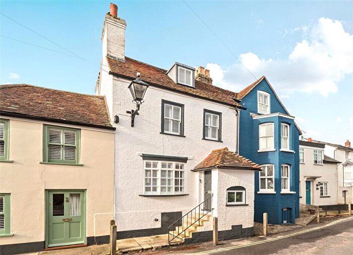 3 Bedroom Terraced House For Sale In Bath Road, Lymington, Hampshire, SO41