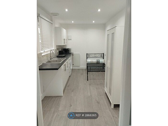 Studio To Rent In Colonial Road, Feltham, TW14