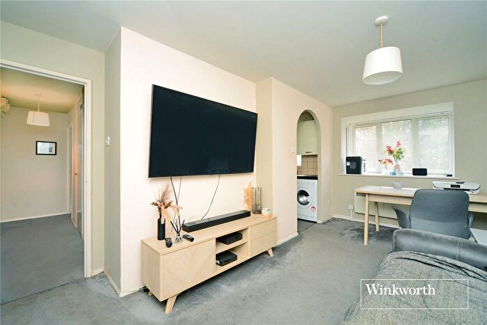 1 Bedroom Flat To Rent In Onyx House, Percy Gardens, Worcester Park, Surrey, KT4