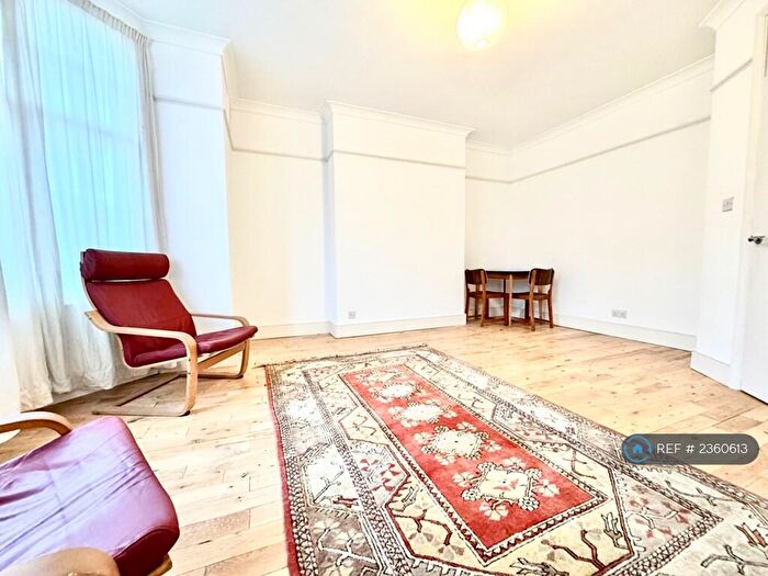 1 Bedroom Flat To Rent In With Garden Stoke Newington, Stoke Newington, Manor House, Stamford Hill., N16
