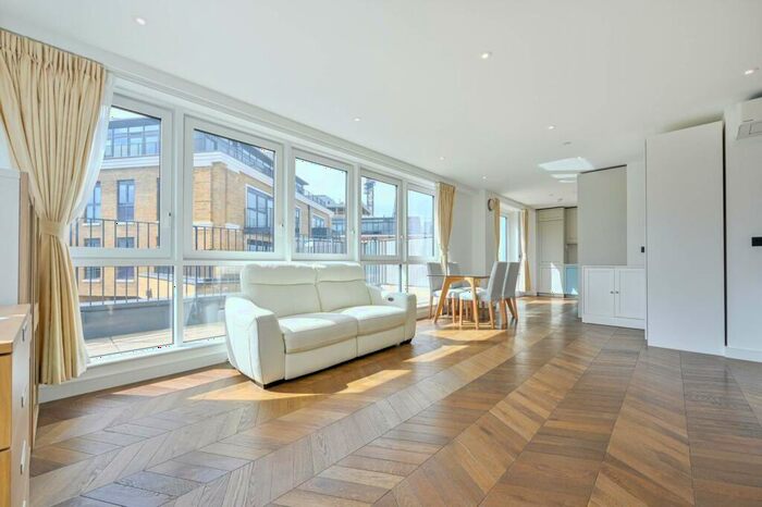 3 Bedroom Flat To Rent In Royal Exchange, Kingston, Kingston Upon Thames, KT1