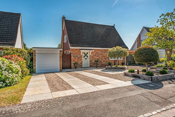 3 Bedroom Detached House For Sale In Orchard Road, Mortimer Common, Reading, Berkshire, RG7