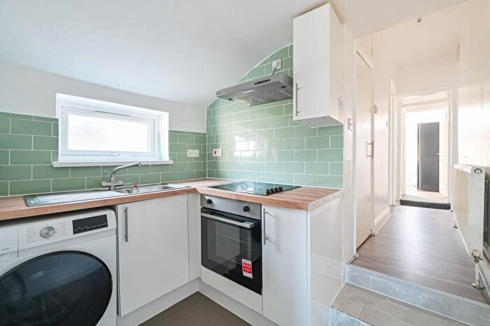 2 Bedroom Flat To Rent In Odessa Road, Forest Gate, London, E7