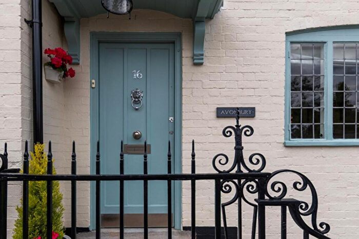 4 Bedroom House For Sale In Bidford-on-Avon, B50