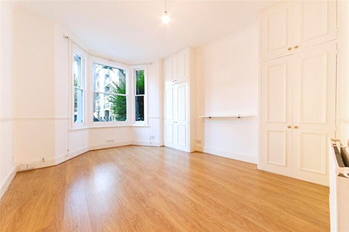 2 Bedroom Apartment To Rent In Petworth Street, London, SW11