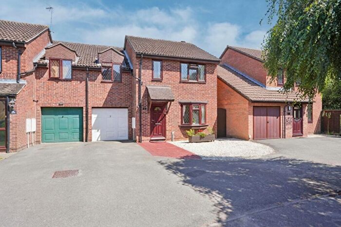 4 Bedroom Link Detached House For Sale In Hart Close, Abingdon, OX14