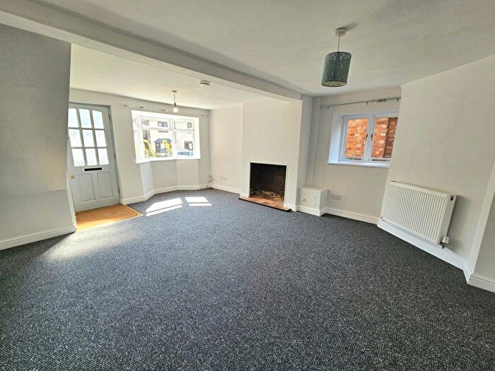 3 Bedroom Property To Rent In Sutton Street, Northants, NN7