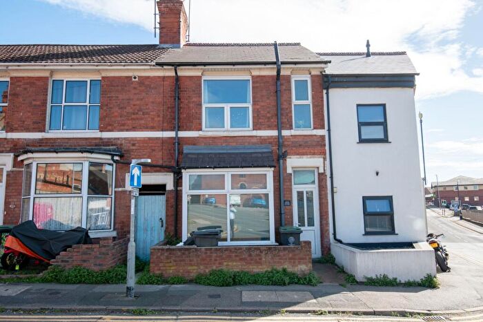 3 Bedroom Terraced House For Sale In Queen Street, Rushden, NN10