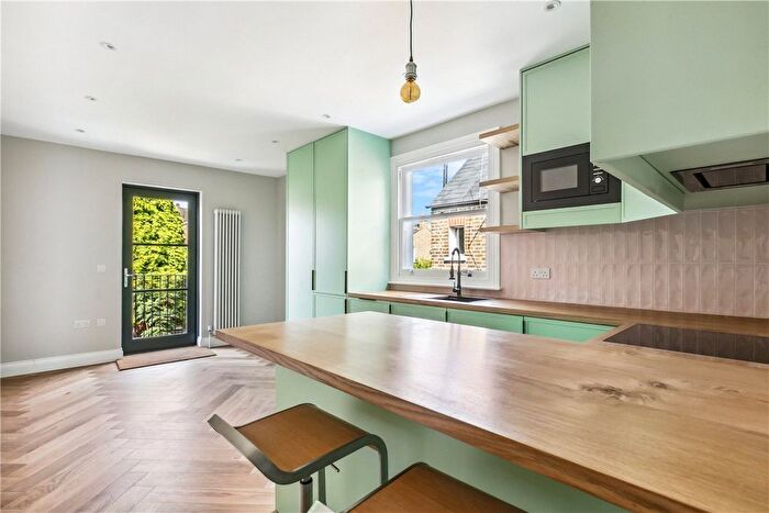 2 Bedroom Flat To Rent In Renmuir Street, London, SW17