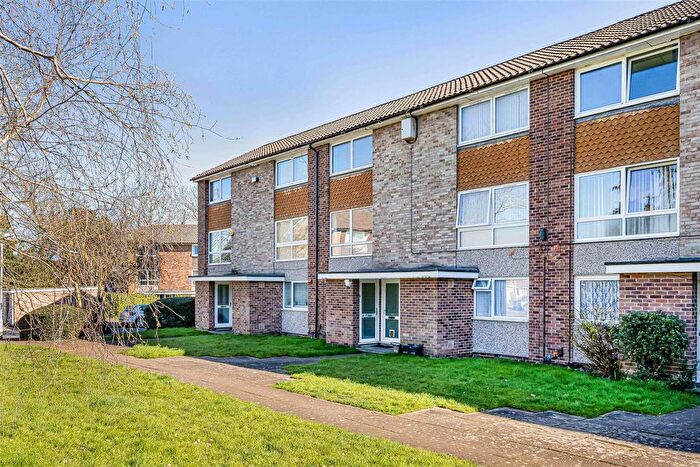 2 Bedroom Flat For Sale In Lima Court, Bath Road, Reading, RG1