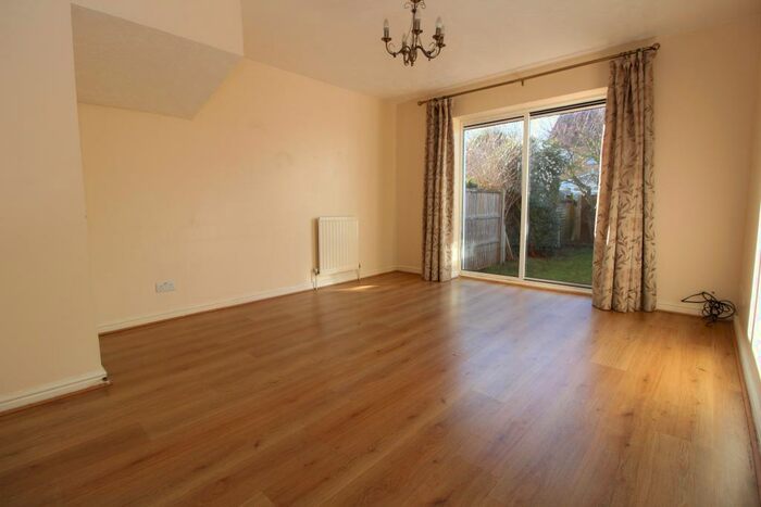 2 Bedroom House To Rent In Bakers Gardens, Carshalton, SM5