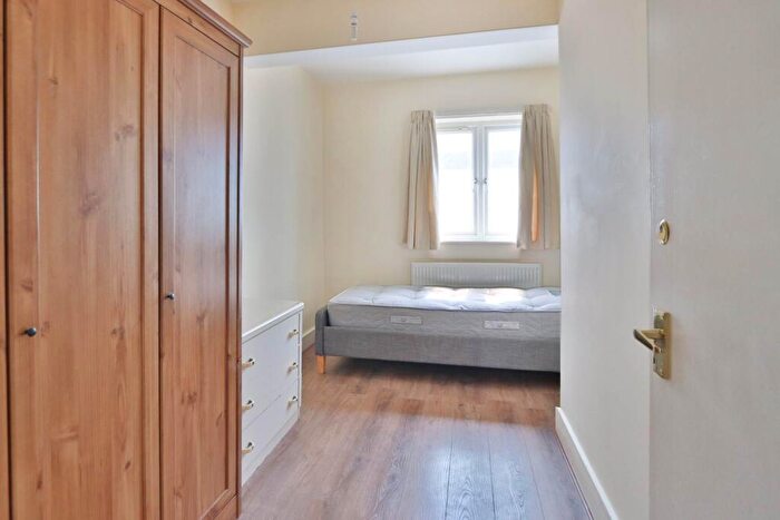 2 Bedroom Flat To Rent In Kingston Road, New Malden, KT3