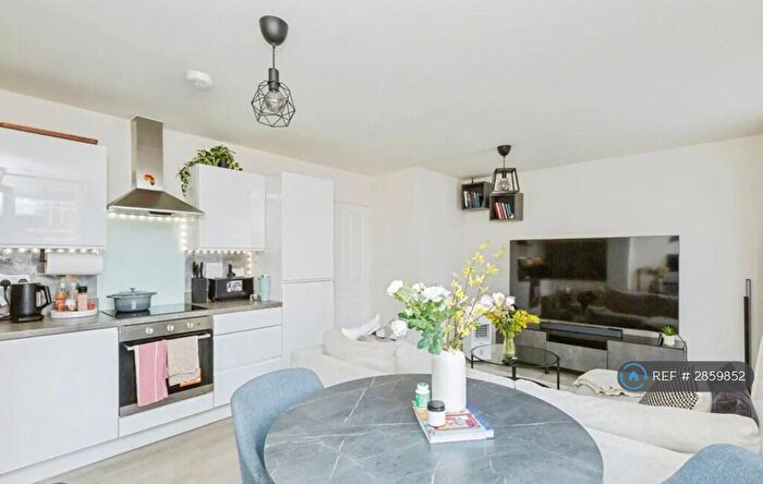 2 Bedroom Flat To Rent In Weir View Lodge, Leicester, LE3