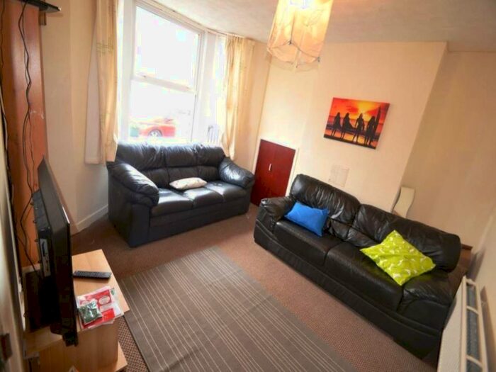 4 Bedroom House To Rent In Llantrisant Street, Cathays, Cardiff, CF24