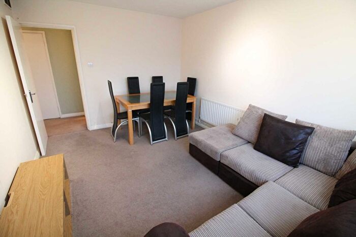 1 Bedroom Flat To Rent In Brent Lea, Brentford, TW8
