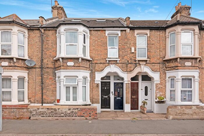 2 Bedroom Flat For Sale In Ling Road, Canning Town, London, E16