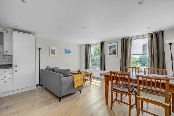2 Bedroom Flat To Rent In Bramber Road, London, W14