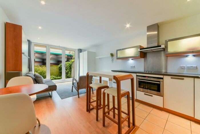 Studio To Rent In Axis Court, Tempus Wharf, Shad Thames, SE16