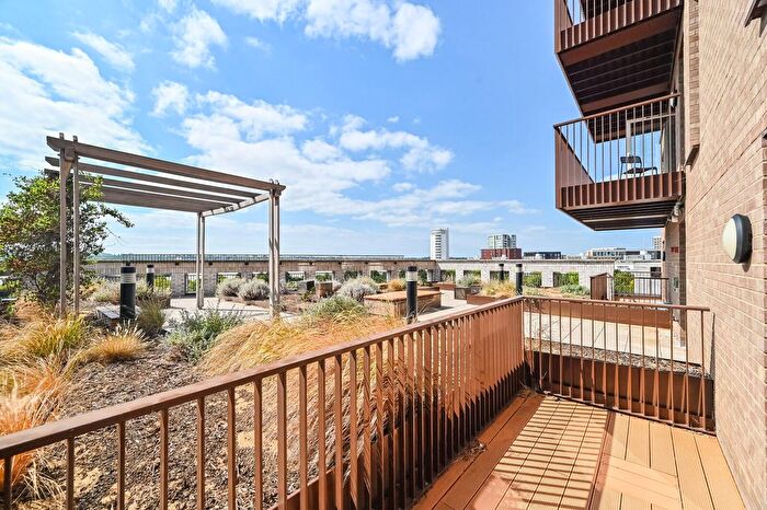 3 Bedroom Flat To Rent In Millet Place, Royal Docks, London, E16