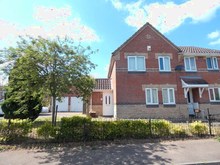 3 Bedroom Semi-Detached House To Rent In Mallow Road, Thetford, IP24