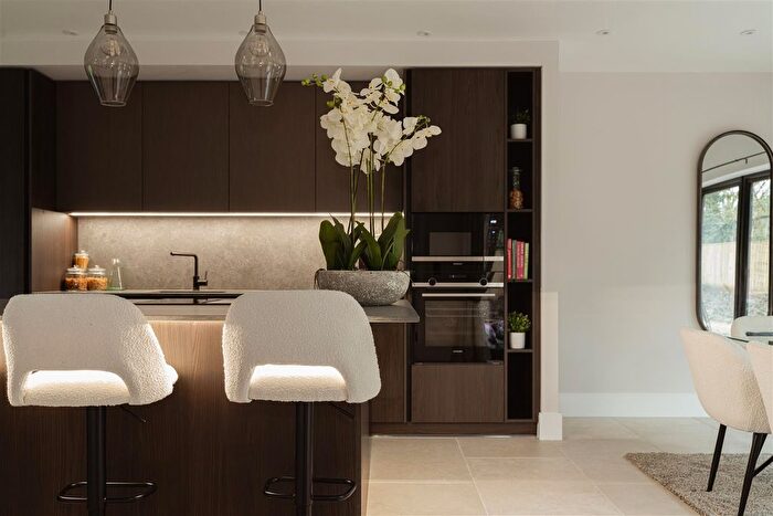 2 Bedroom Detached House For Sale In Fairlawn Road, Banstead, SM7