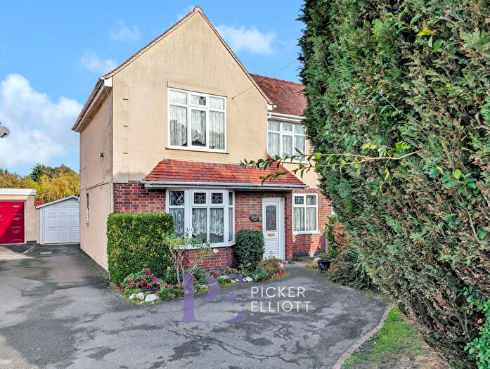 3 Bedroom Semi-Detached House For Sale In Coventry Road, Hinckley, LE10