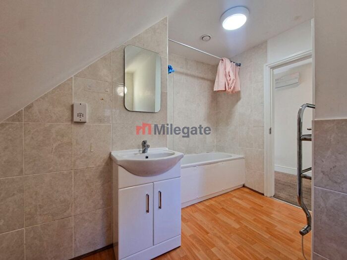 2 Bedroom Flat To Rent In Beech House Road, Croydon, CR0