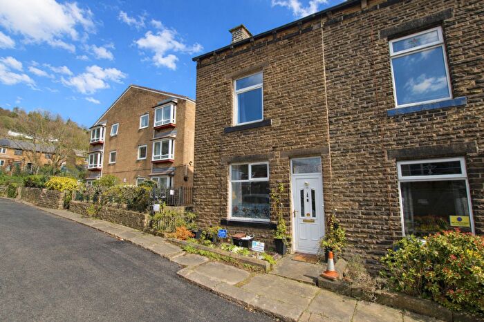 3 Bedroom End Of Terrace House For Sale In King Street, Todmorden, OL14