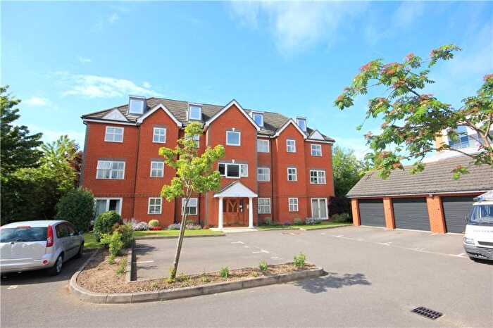 2 Bedroom Flat To Rent In Woking, Surrey, GU21