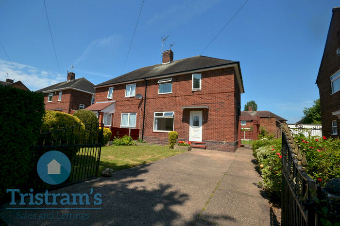 3 Bedroom Semi-Detached House To Rent In Wollaton Vale, Nottingham, NG8