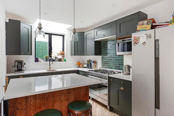 3 Bedroom Terraced House For Sale In Blenheim Road, London, SE20
