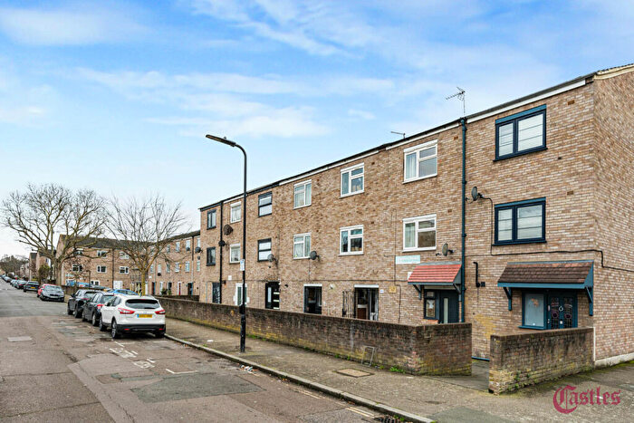 4 Bedroom House For Sale In Overbury Street, E5 - Photo 2
