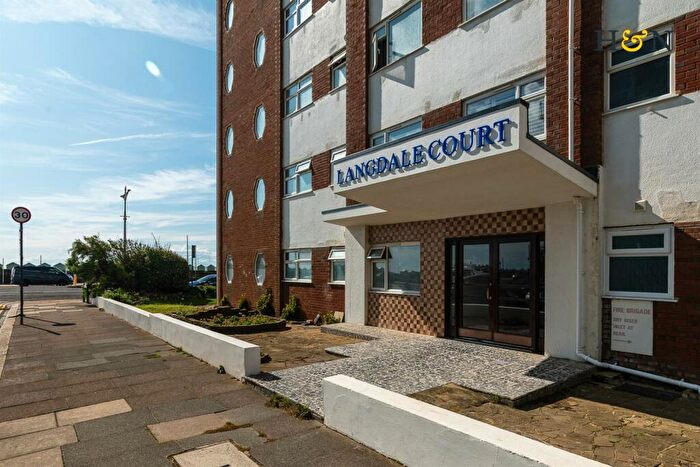 1 Bedroom Flat For Sale In Langdale Court, Kingsway, Hove, BN3