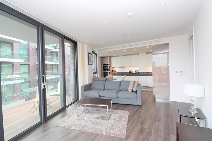 2 Bedroom Apartment To Rent In Kingwood House, Chaucer Gardens, London, E1