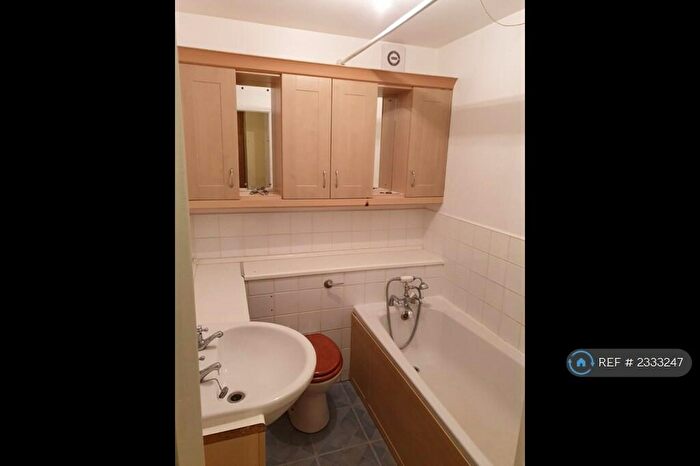 1 Bedroom Flat To Rent In Magpie Close, Enfield, EN1